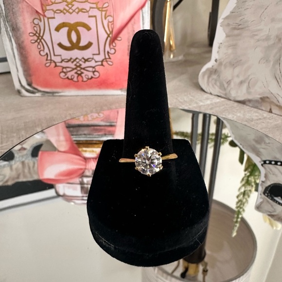 NWOT Moissanite 925 silver 2 caret ring gold plated - Picture 1 of 6
